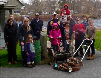 Spring 2014 cleanup volunteers at Hopedale Pond